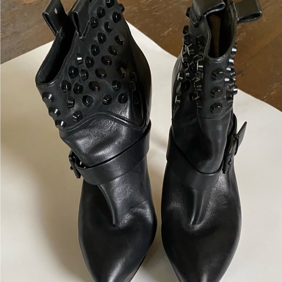 Michael Kors leather and studs - Picture 5 of 11